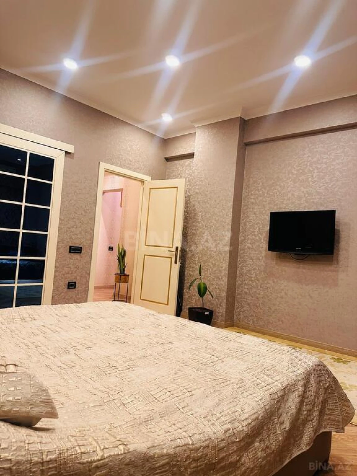 Satılır 3 otaqlı mənzil 200 m²