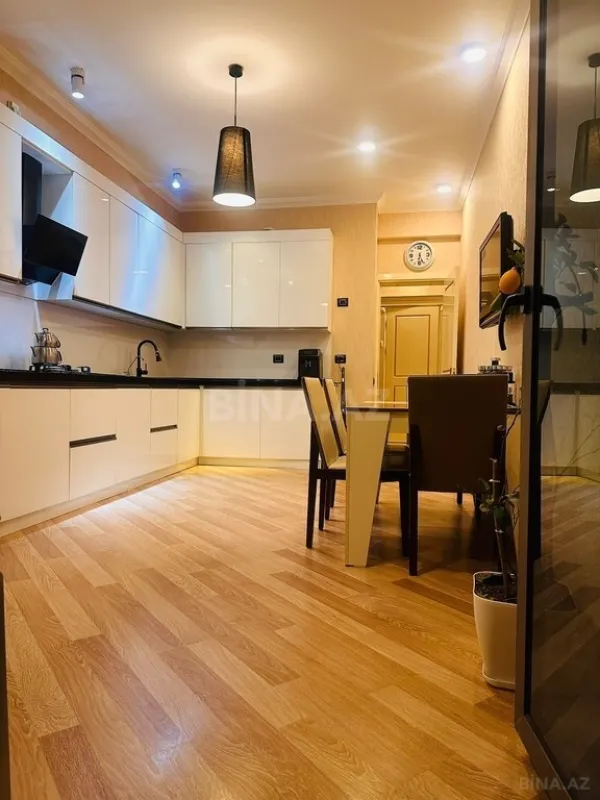 Satılır 3 otaqlı mənzil 200 m²