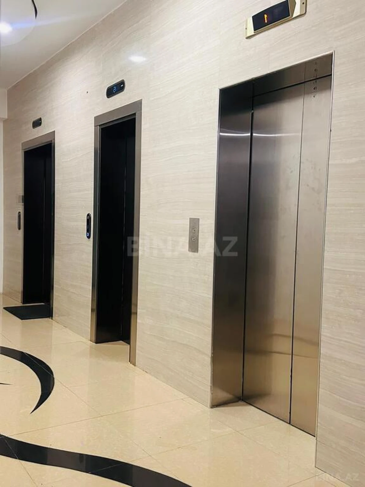 Satılır 3 otaqlı mənzil 200 m²