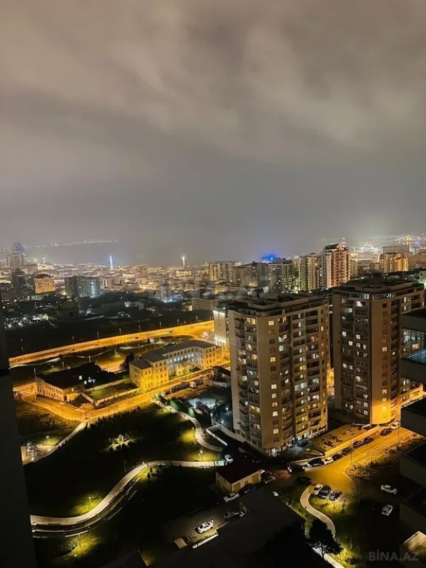 Satılır 3 otaqlı mənzil 200 m²