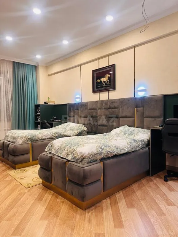 Satılır 3 otaqlı mənzil 200 m²