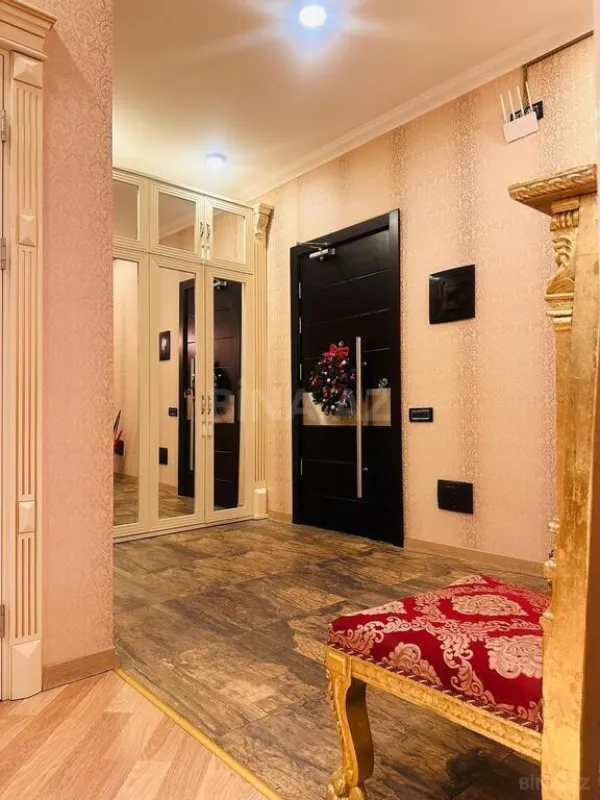 Satılır 3 otaqlı mənzil 200 m²