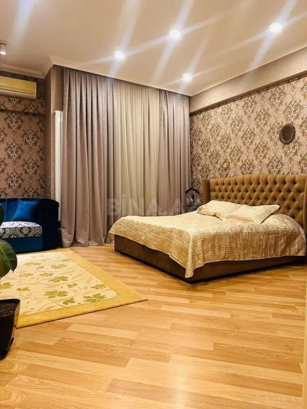Satılır 3 otaqlı mənzil 200 m²