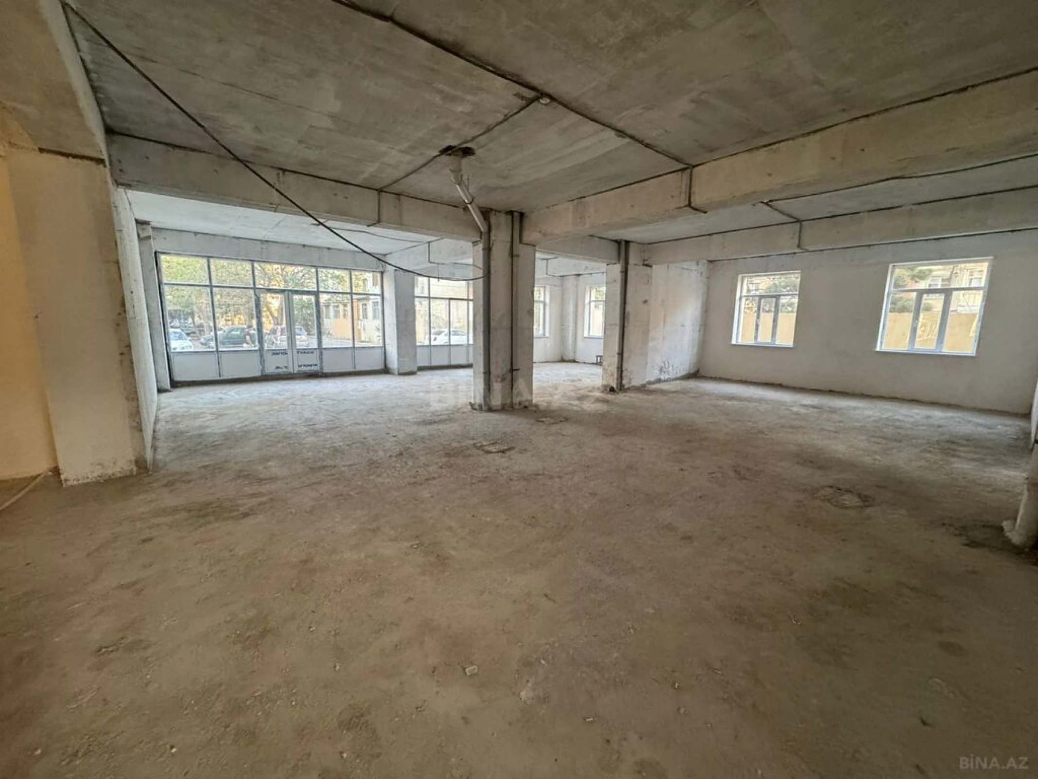 Satılır obyekt 250 m²