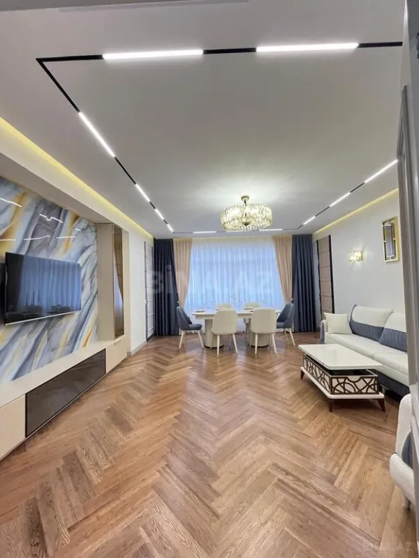 Satılır 3 otaqlı mənzil 108 m²