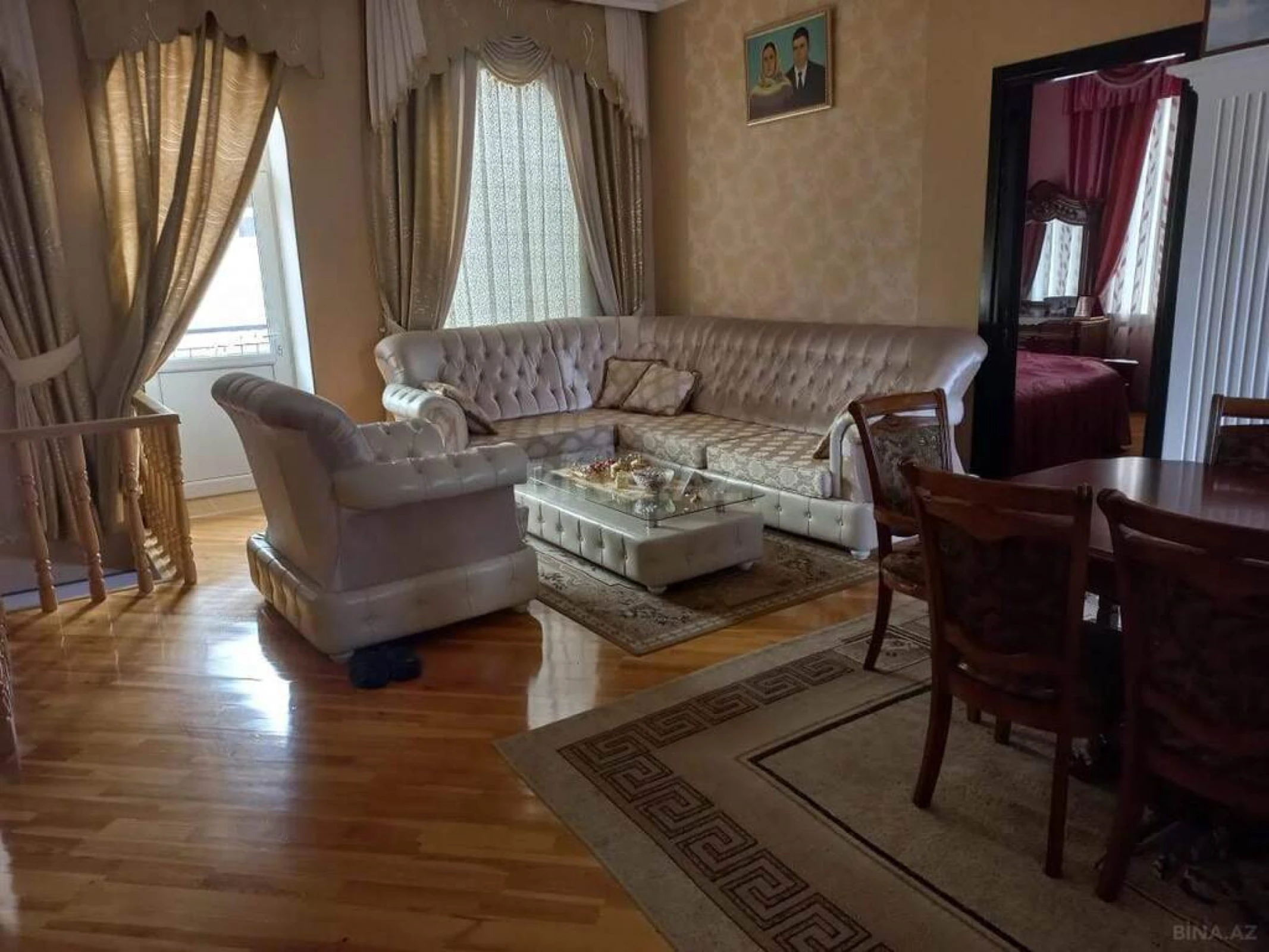 Satılır 9 otaqlı həyət evi 300 m²