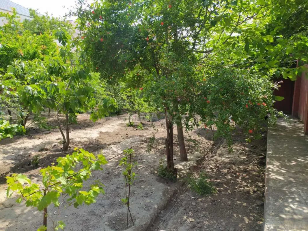 Satılır 9 otaqlı həyət evi 300 m²