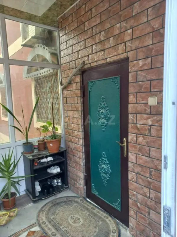 Satılır 9 otaqlı həyət evi 300 m²