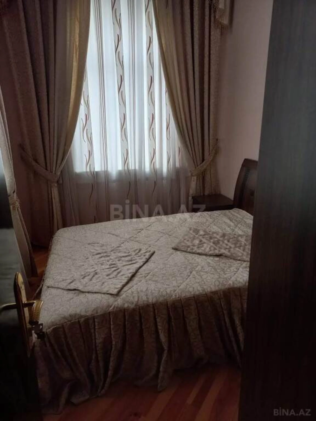Satılır 9 otaqlı həyət evi 300 m²