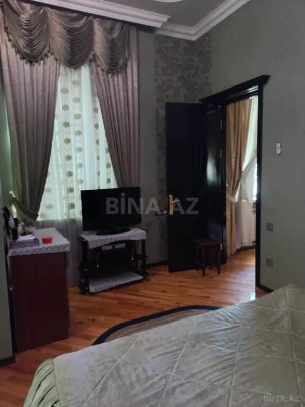 Satılır 9 otaqlı həyət evi 300 m²