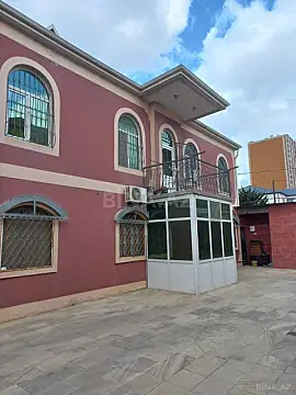 Satılır 9 otaqlı həyət evi 300 m² — Bakı 9 otaq 300.00 m²