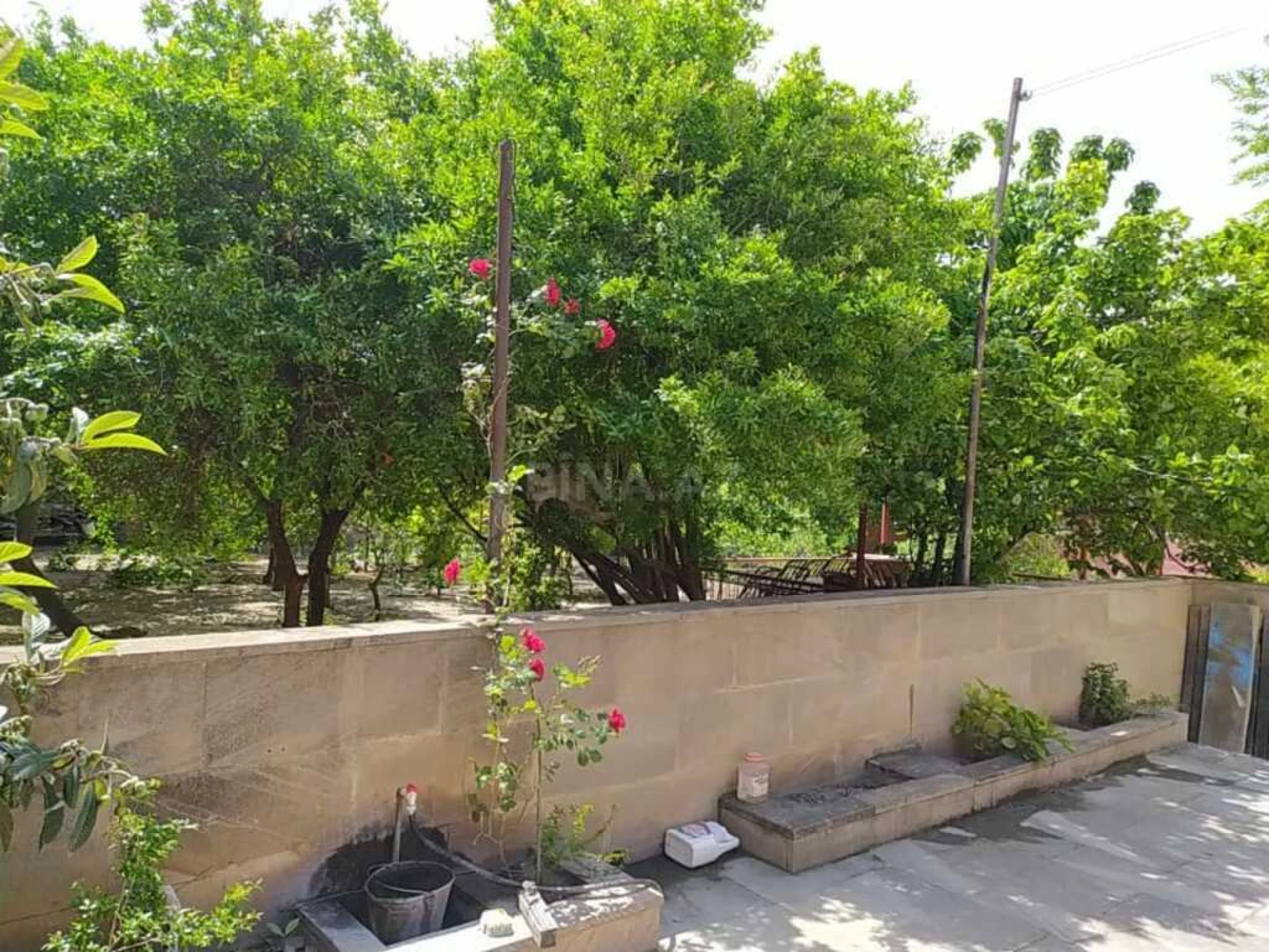 Satılır 9 otaqlı həyət evi 300 m²