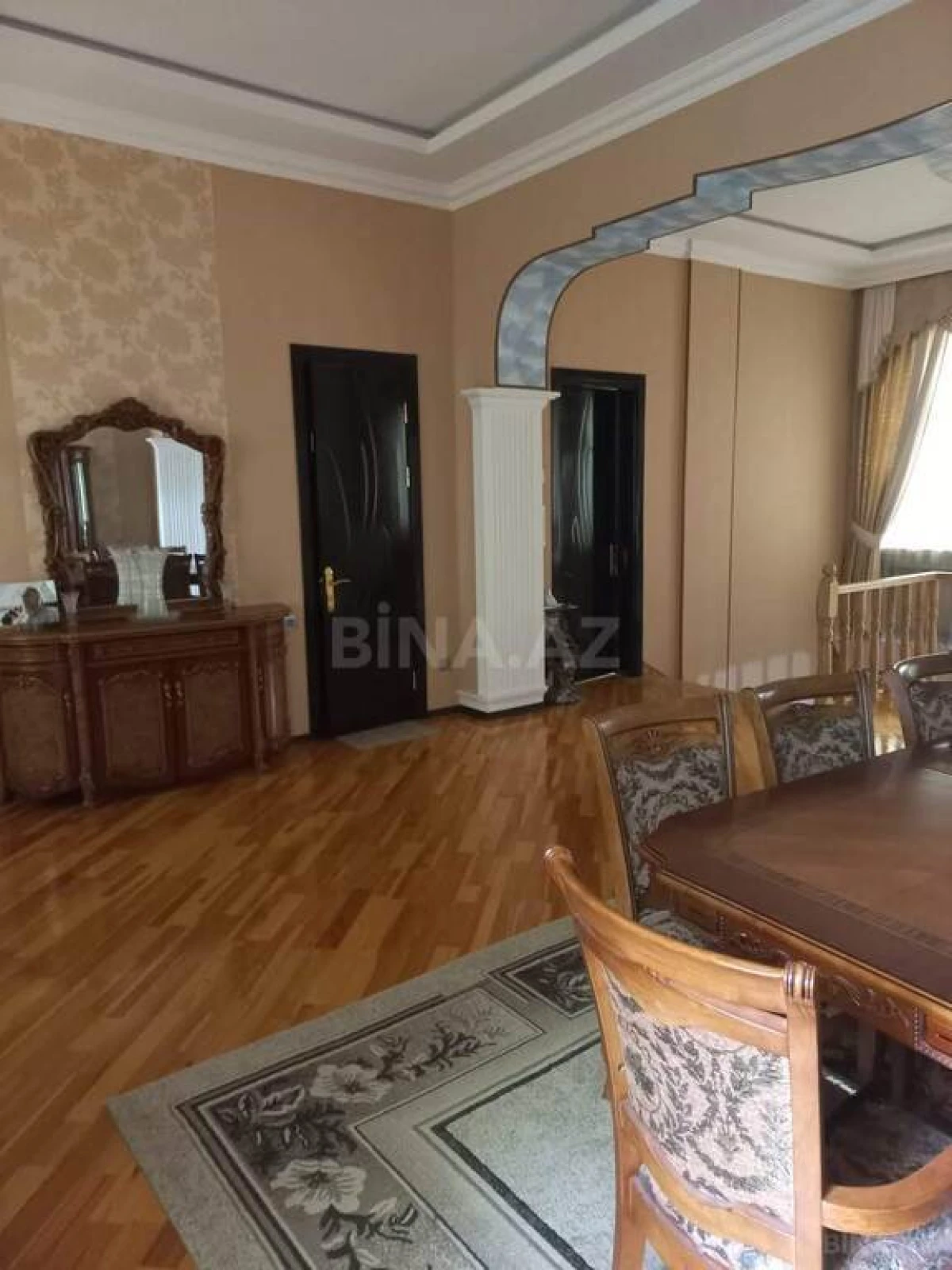 Satılır 9 otaqlı həyət evi 300 m²