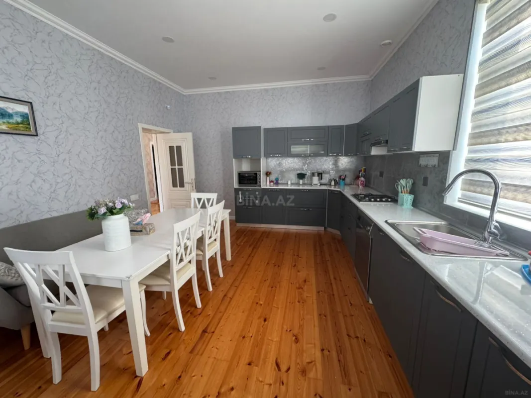 Satılır 6 otaqlı həyət evi 260 m²