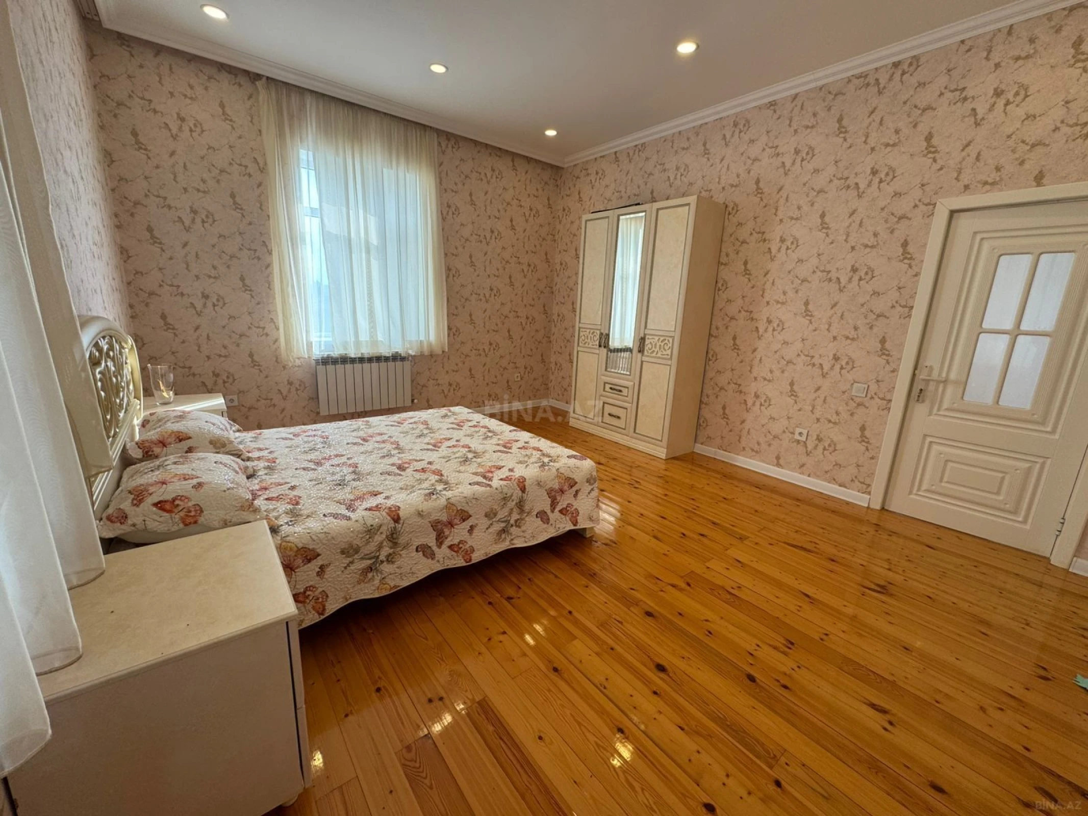 Satılır 6 otaqlı həyət evi 260 m²