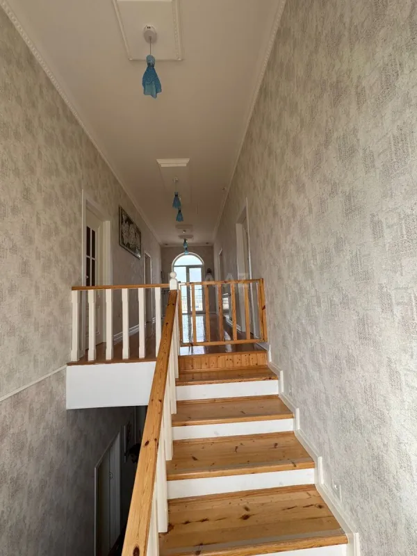 Satılır 6 otaqlı həyət evi 260 m²