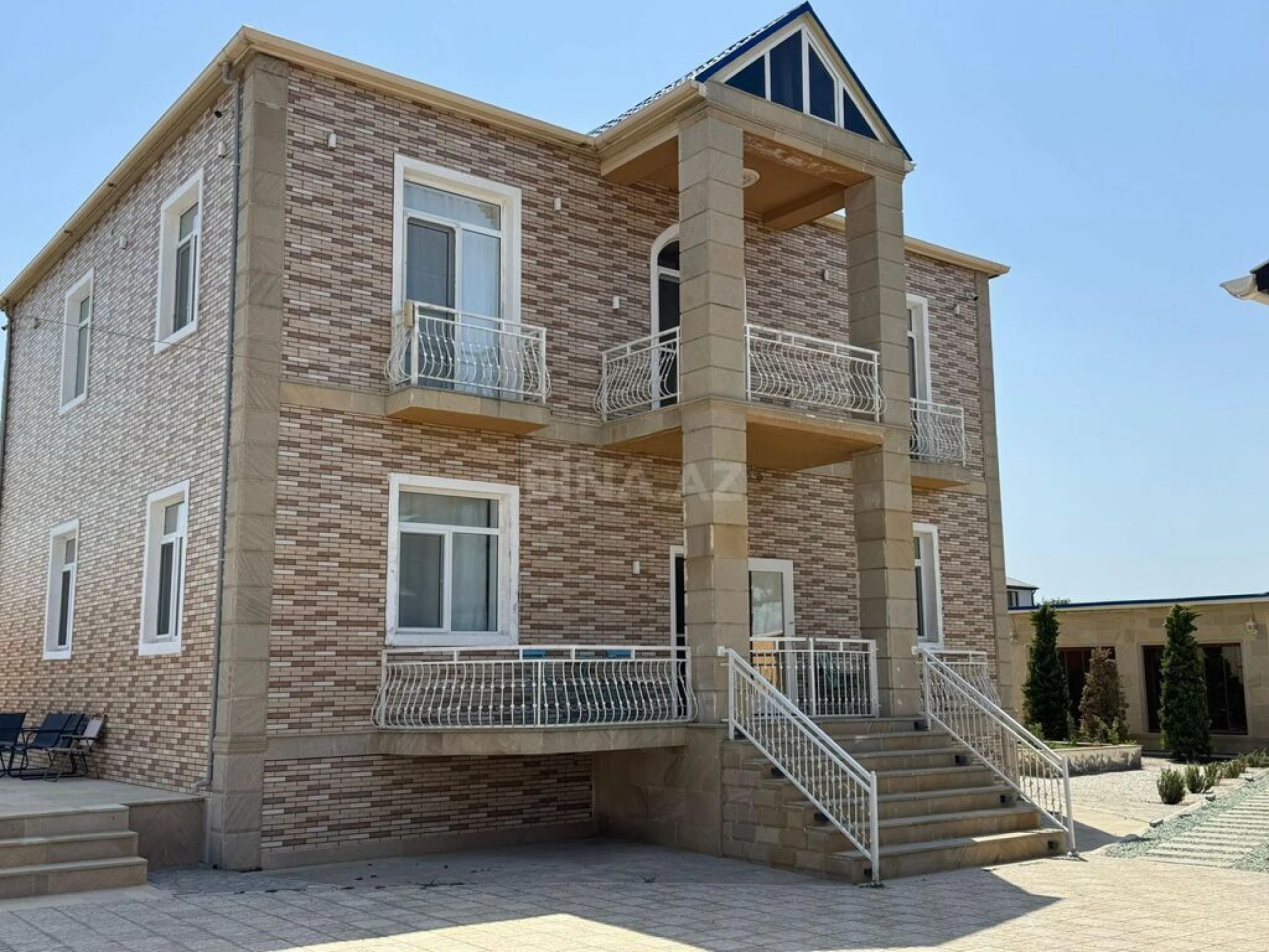 Satılır 6 otaqlı həyət evi 260 m²