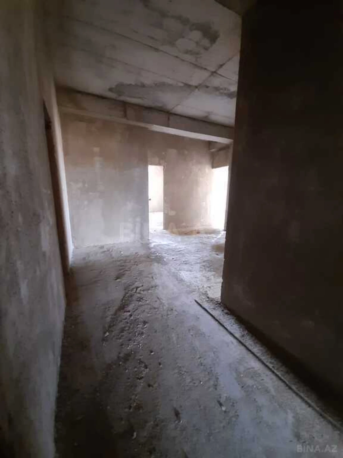 Satılır 3 otaqlı mənzil 135 m²