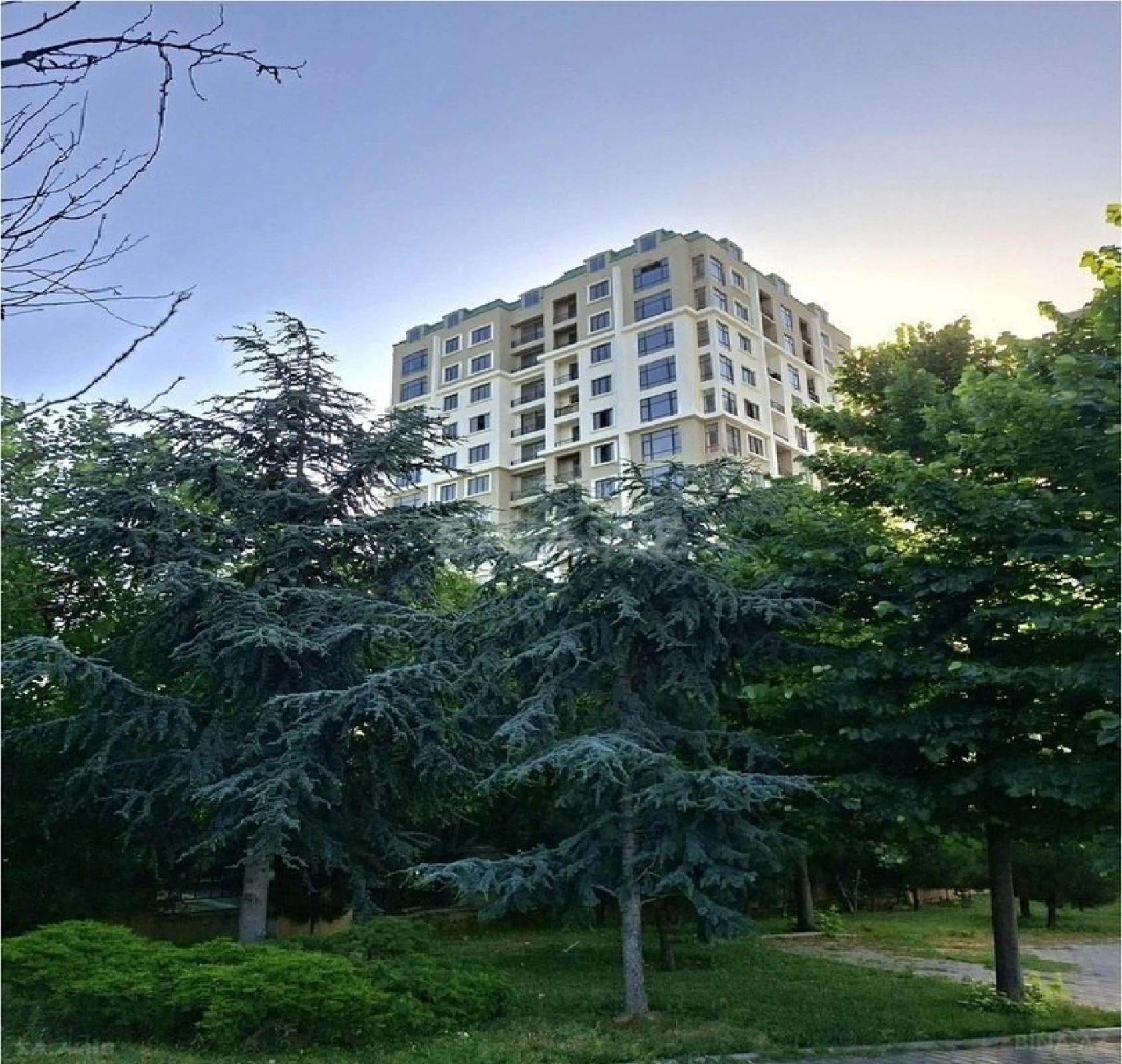 Satılır 3 otaqlı mənzil 135 m²