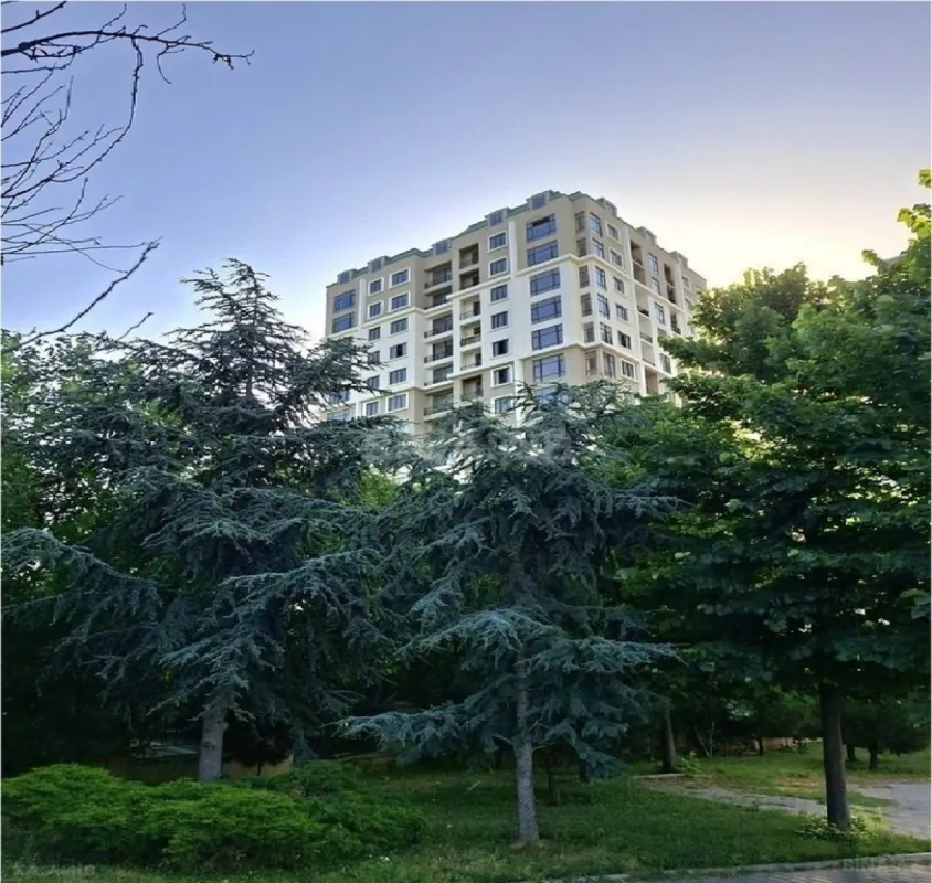 Satılır 3 otaqlı mənzil 135 m²