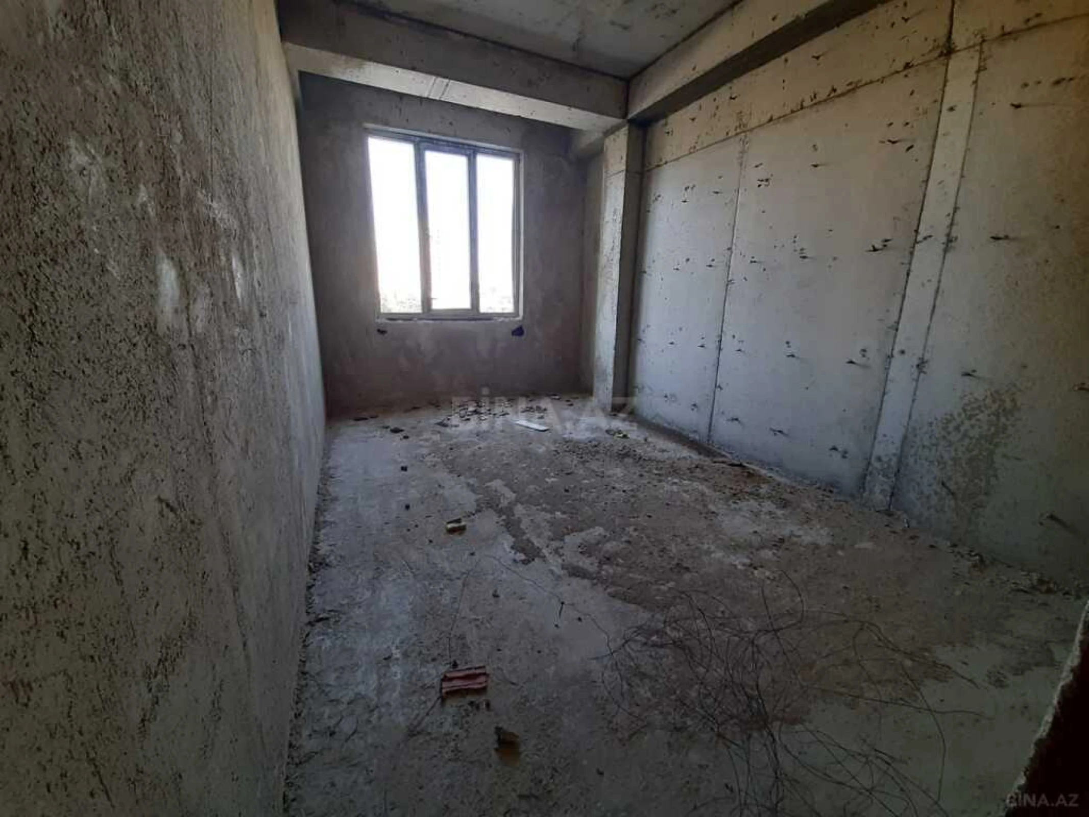 Satılır 3 otaqlı mənzil 135 m²