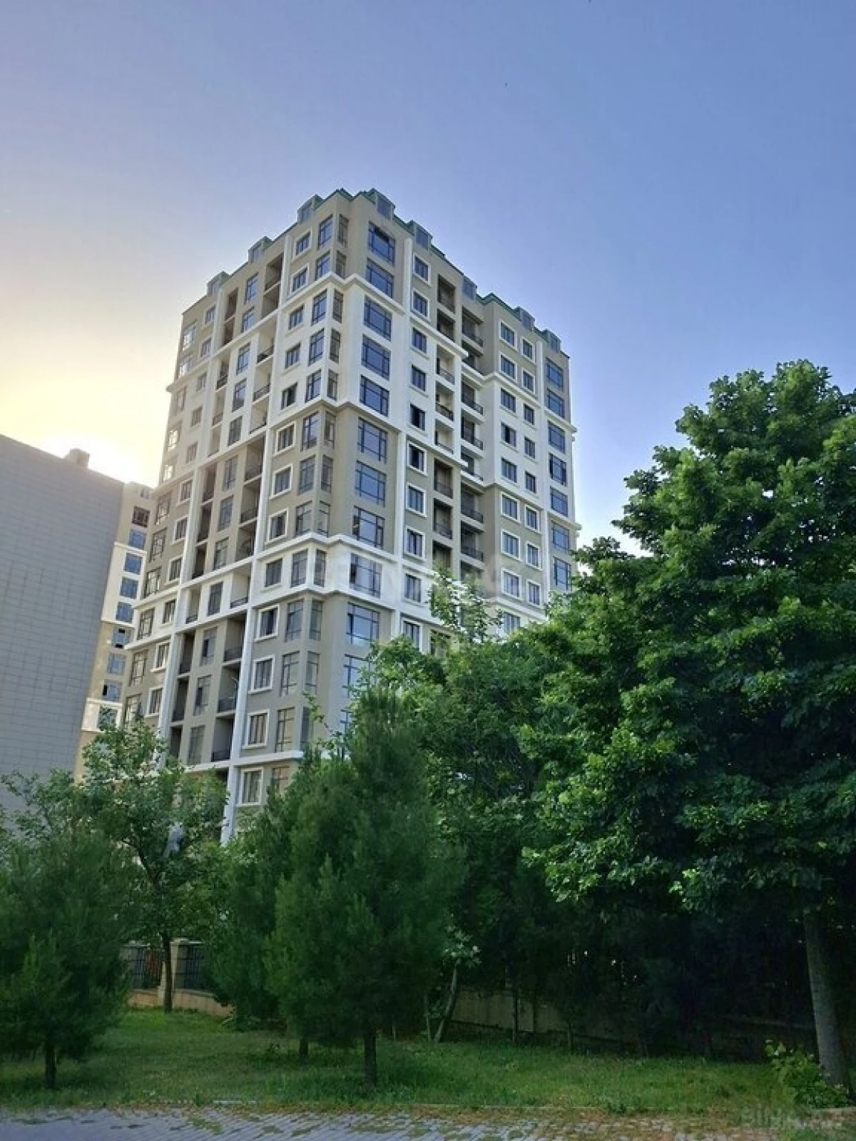 Satılır 3 otaqlı mənzil 135 m²