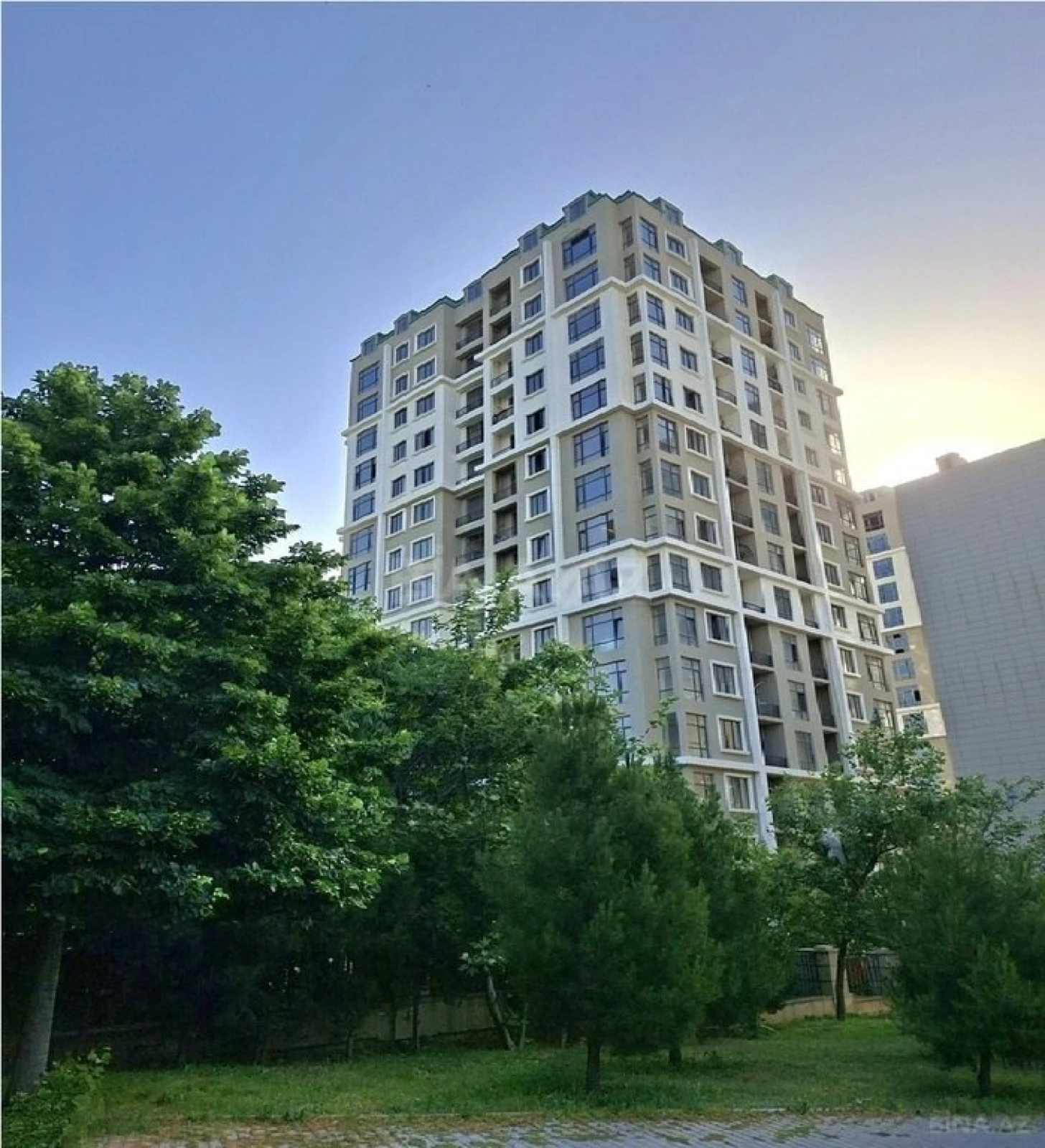 Satılır 3 otaqlı mənzil 135 m²