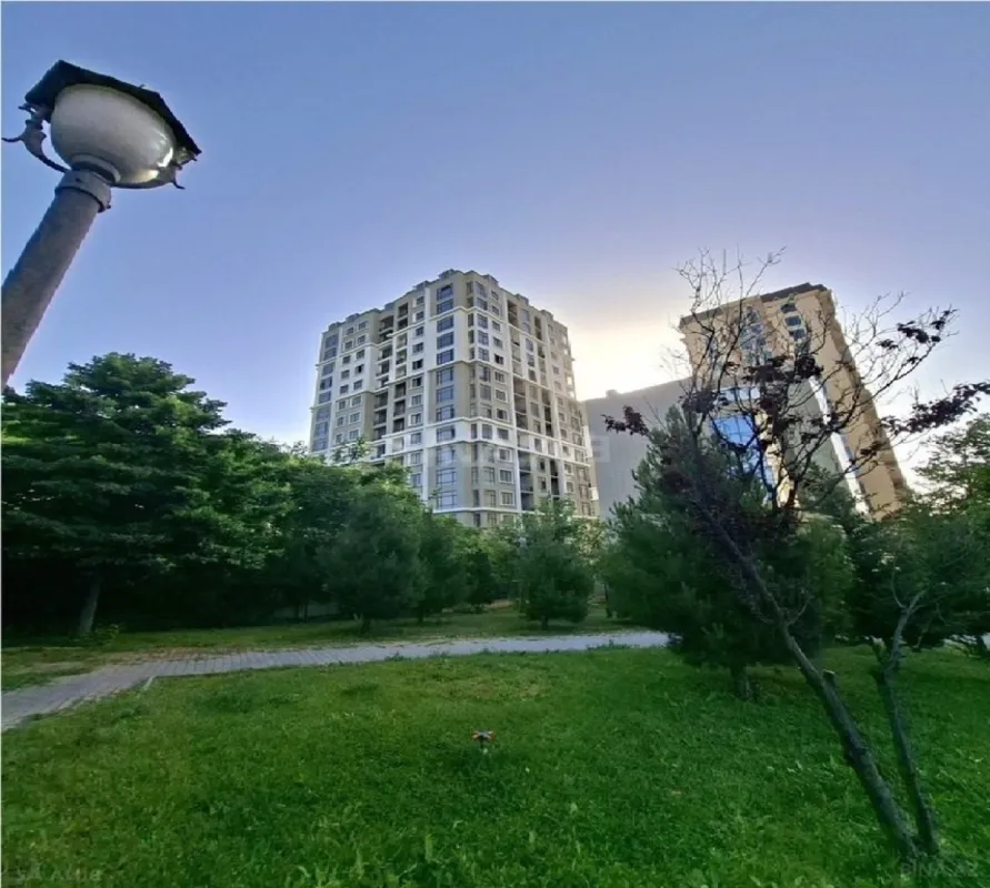 Satılır 3 otaqlı mənzil 135 m²