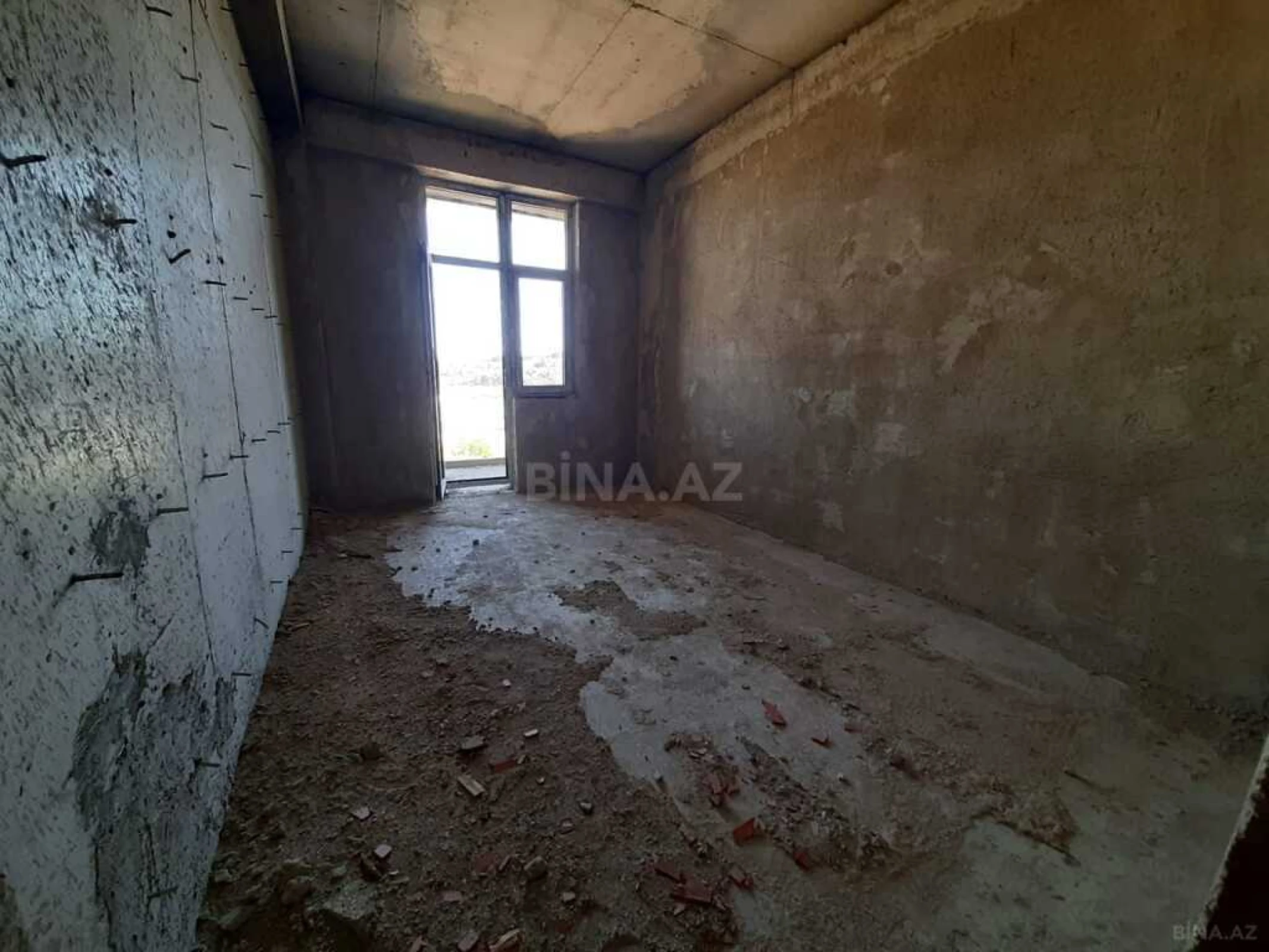 Satılır 3 otaqlı mənzil 135 m²