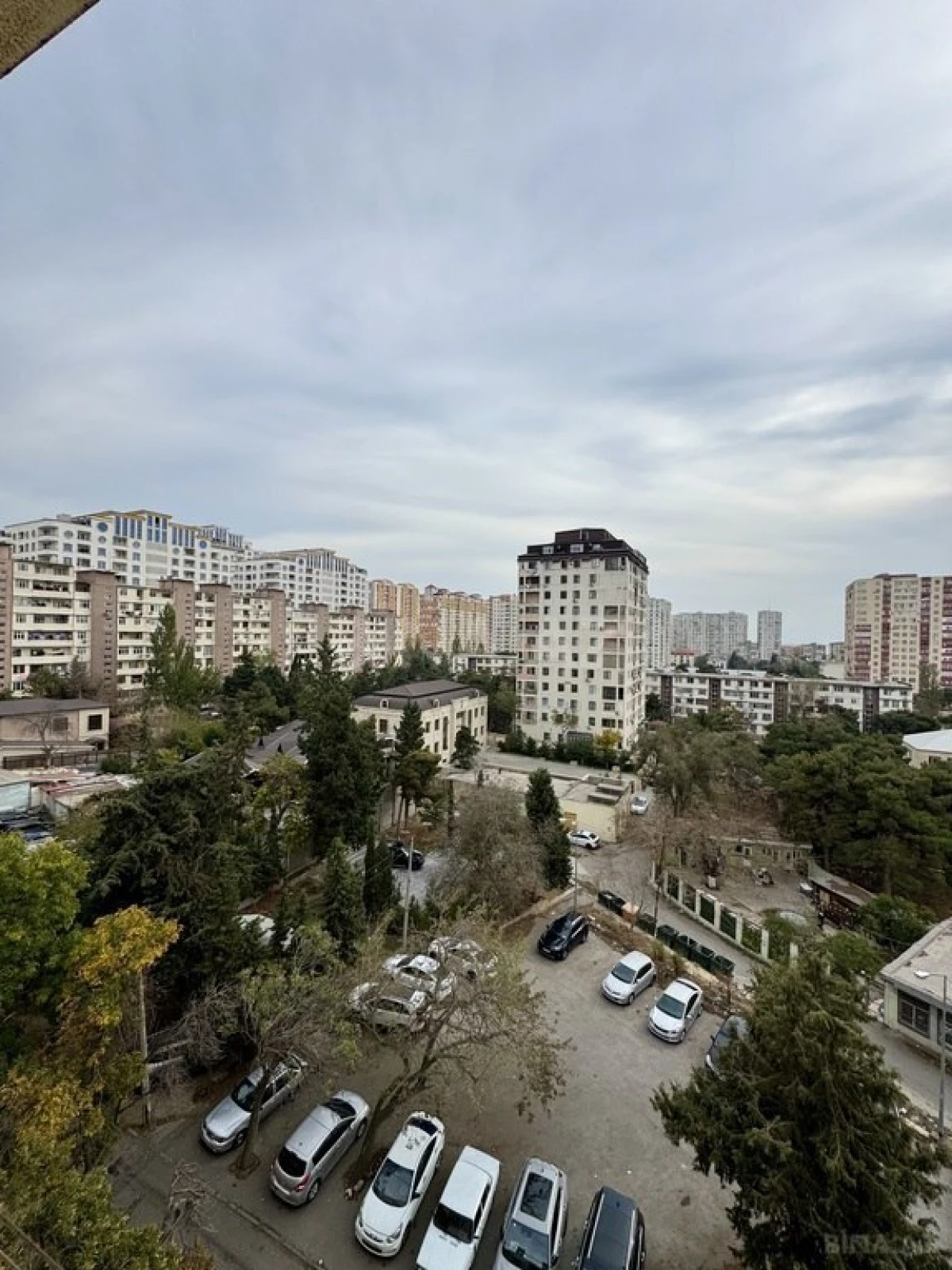 Satılır 5 otaqlı mənzil 120 m²