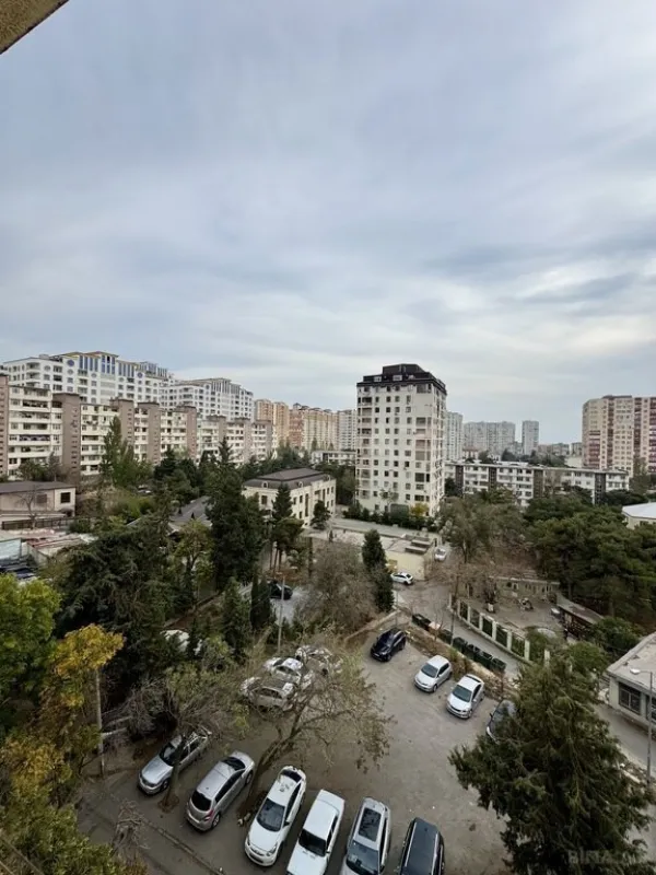 Satılır 5 otaqlı mənzil 120 m²