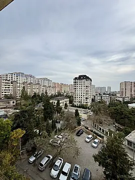 Satılır 5 otaqlı mənzil 120 m²