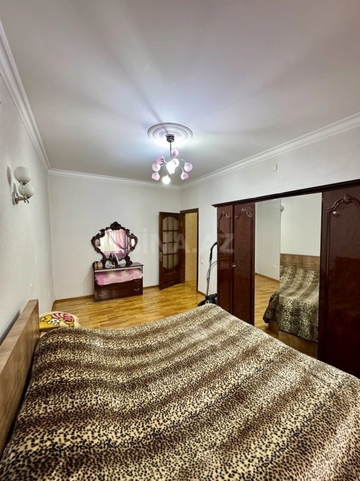 Satılır 5 otaqlı mənzil 120 m²
