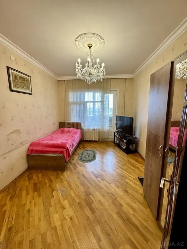 Satılır 5 otaqlı mənzil 120 m²