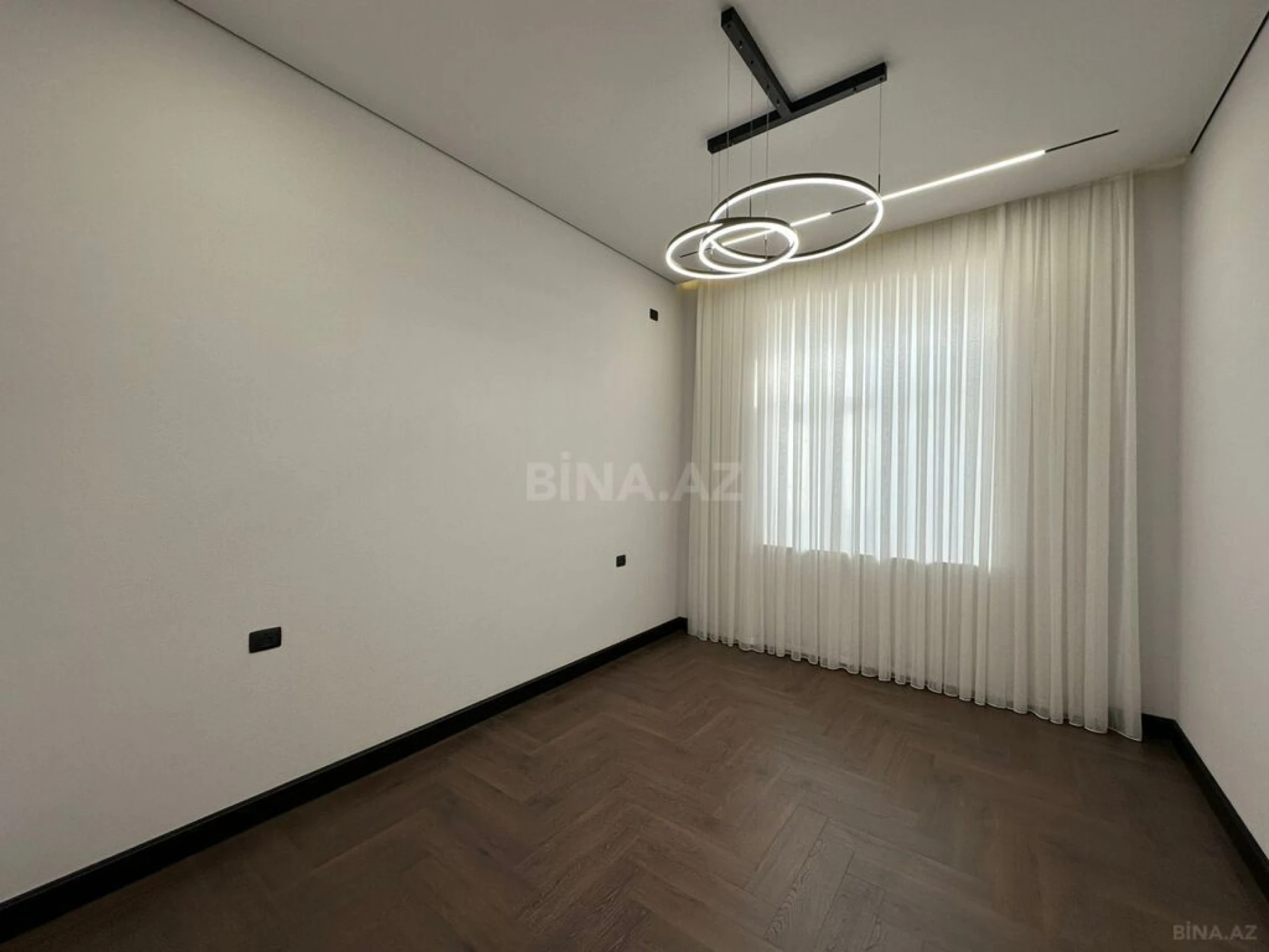 Satılır 5 otaqlı həyət evi 230 m²
