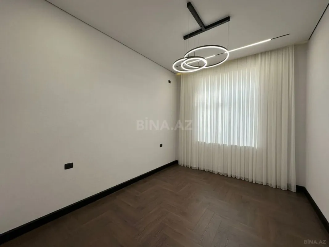 Satılır 5 otaqlı həyət evi 230 m²