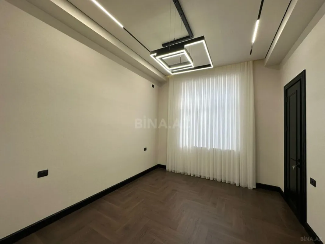 Satılır 5 otaqlı həyət evi 230 m²