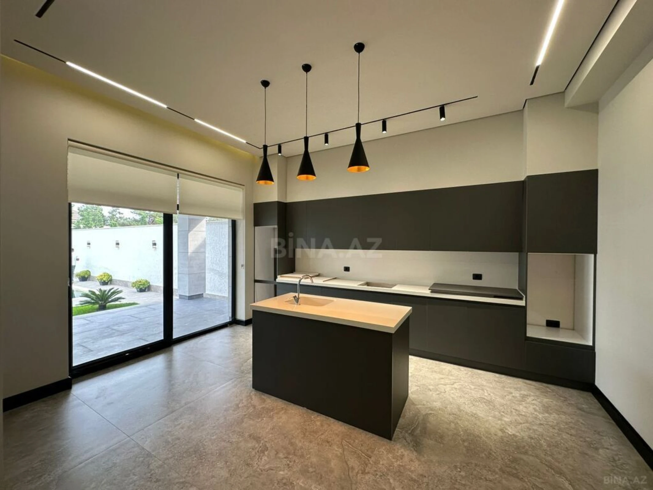 Satılır 5 otaqlı həyət evi 230 m²