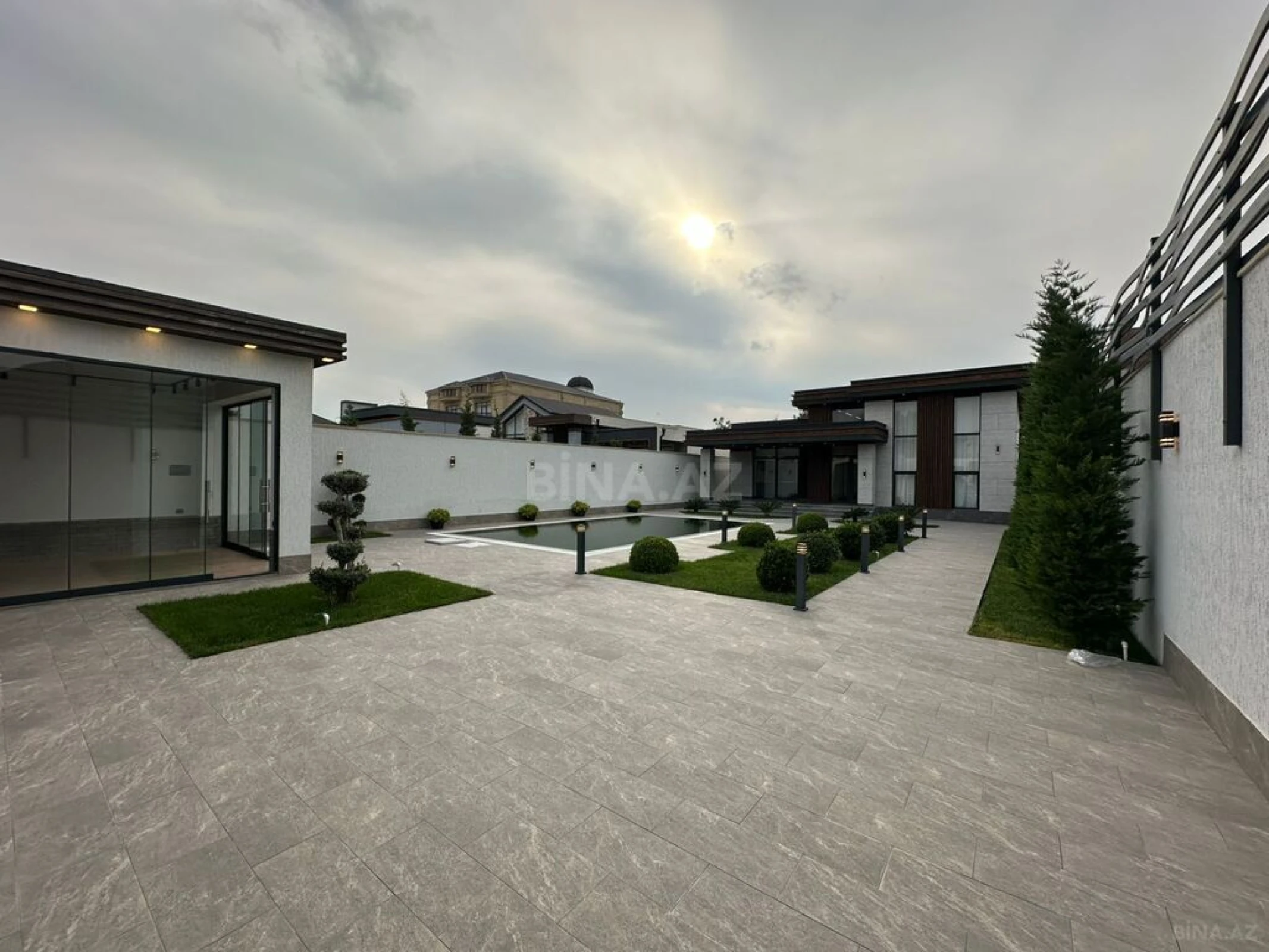 Satılır 5 otaqlı həyət evi 230 m²