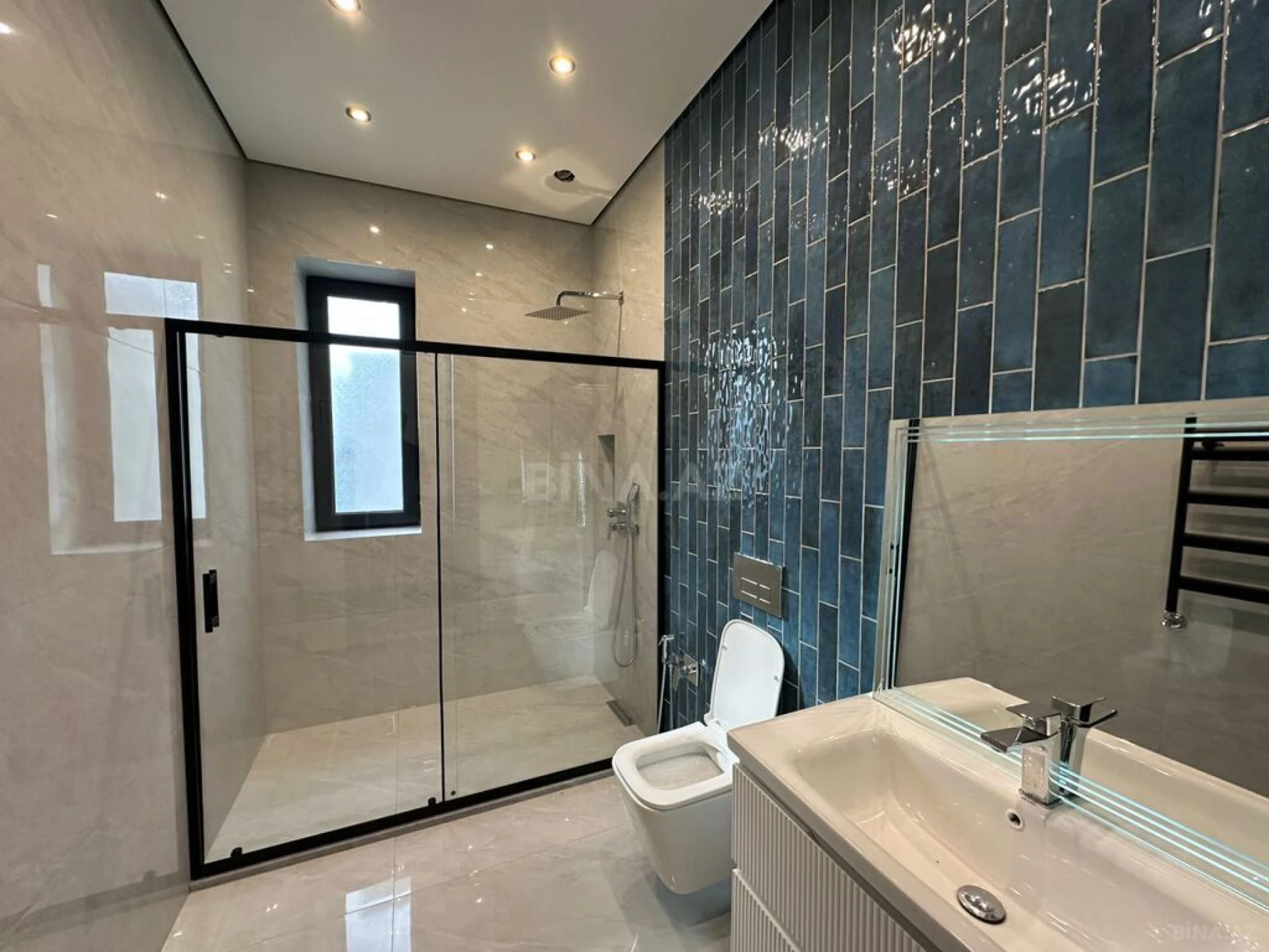 Satılır 5 otaqlı həyət evi 230 m²
