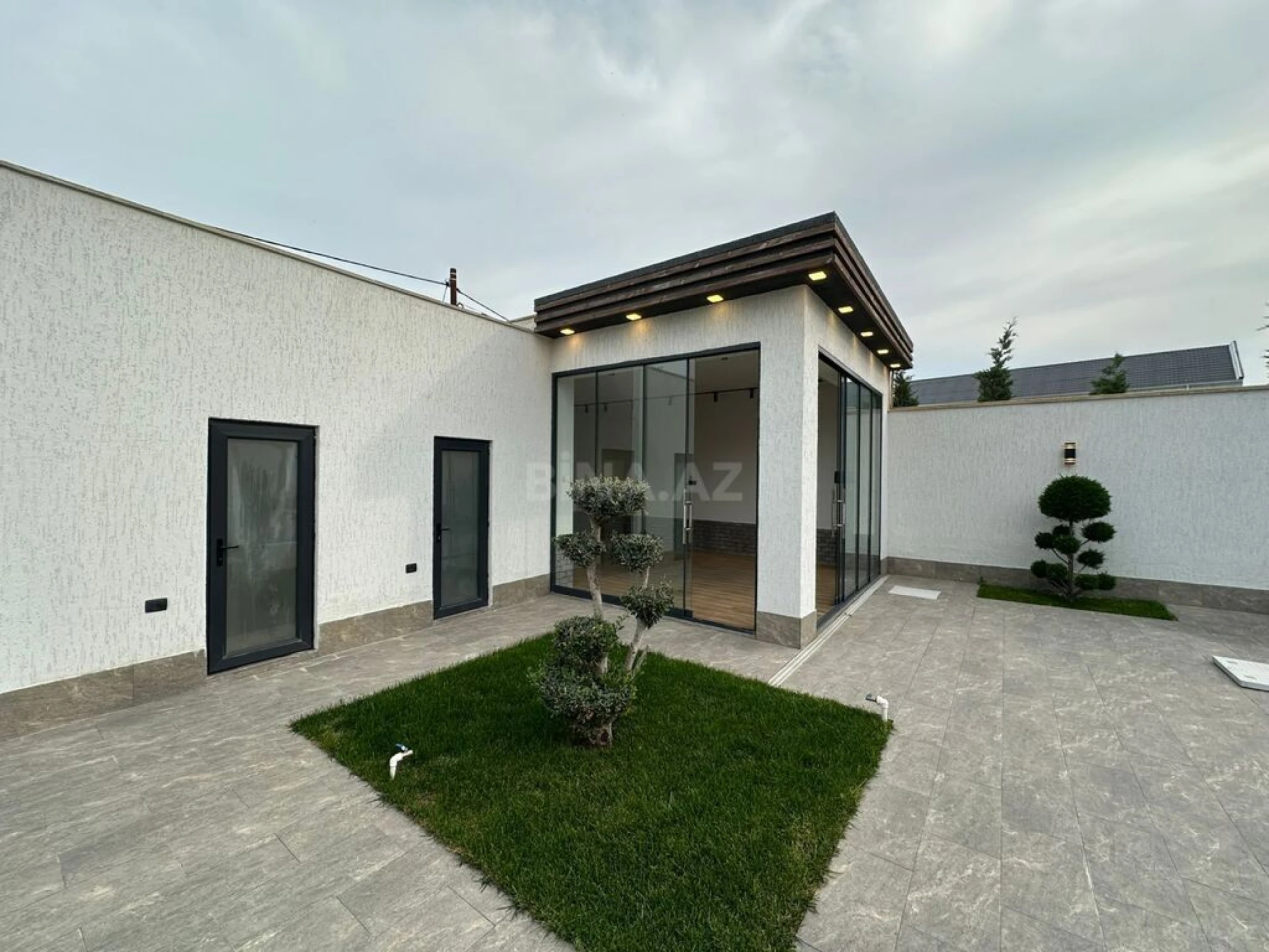 Satılır 5 otaqlı həyət evi 230 m²