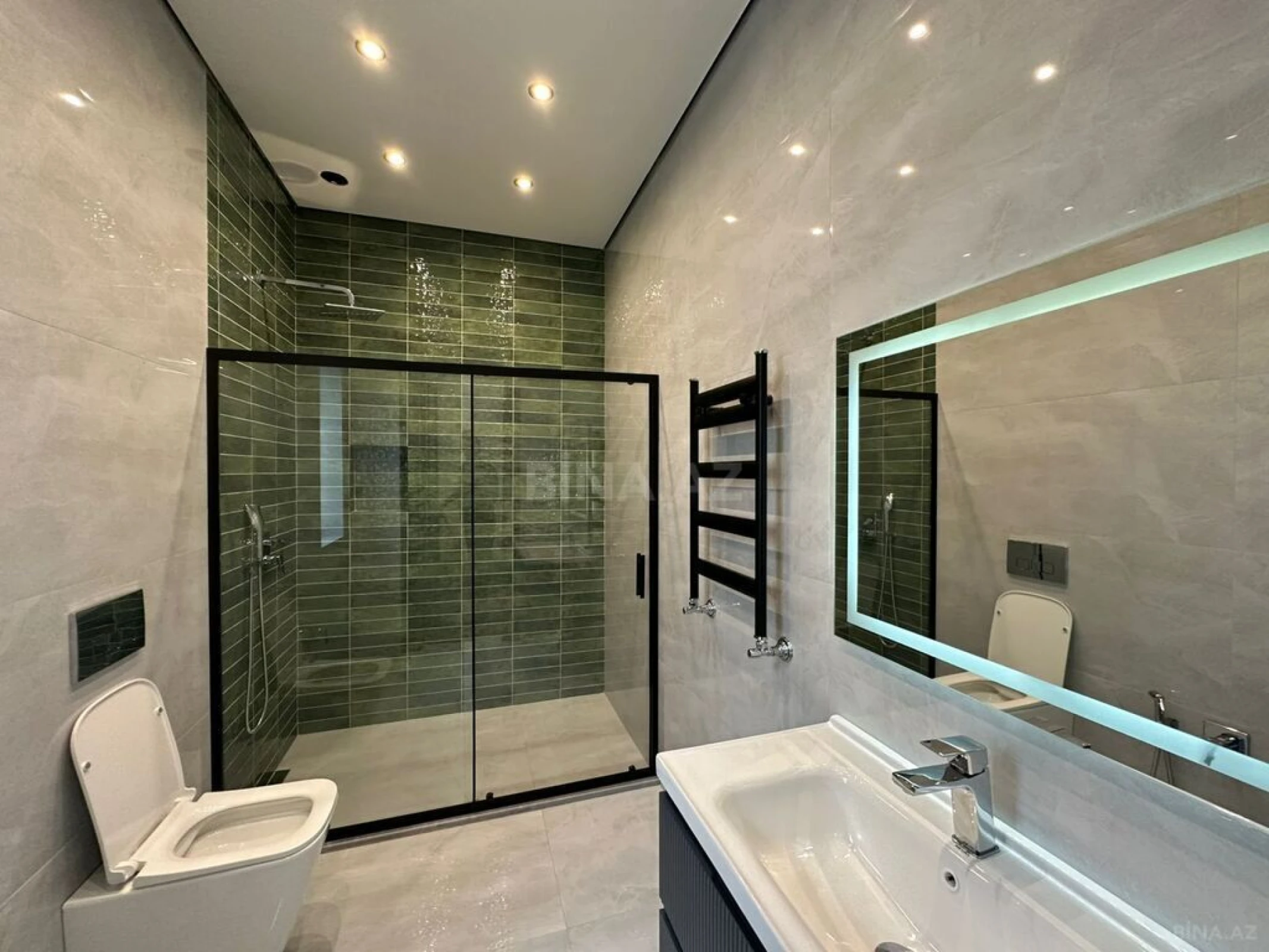 Satılır 5 otaqlı həyət evi 230 m²