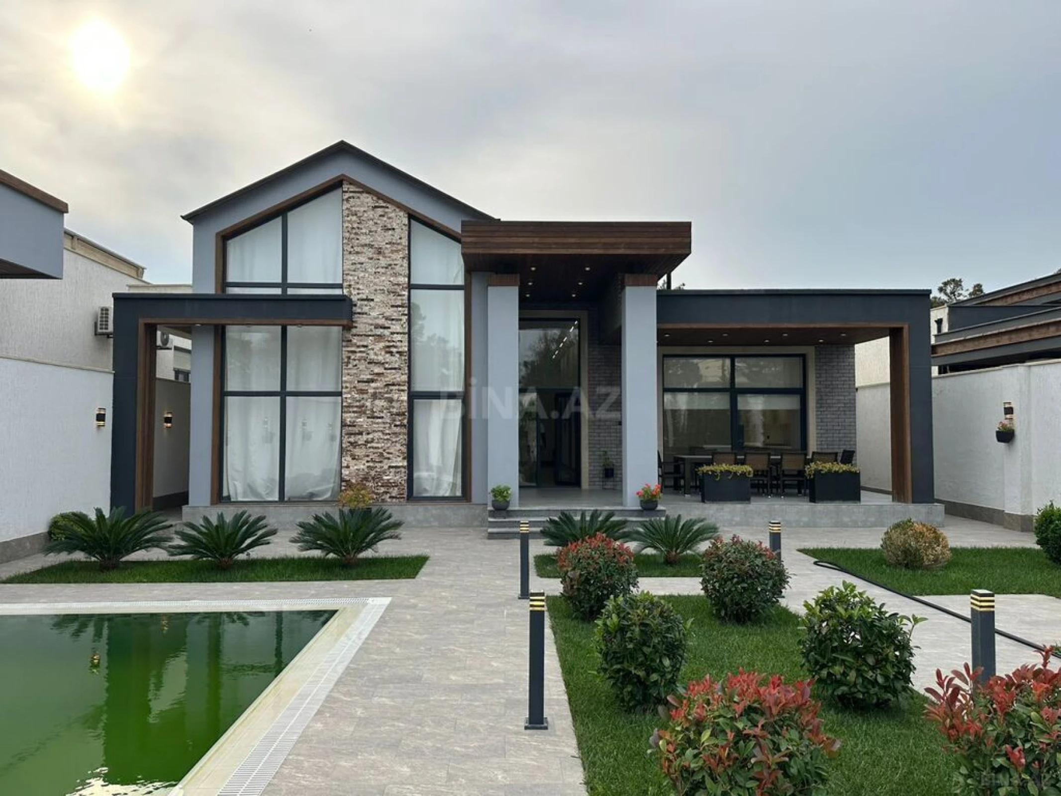 Satılır 5 otaqlı həyət evi 230 m²