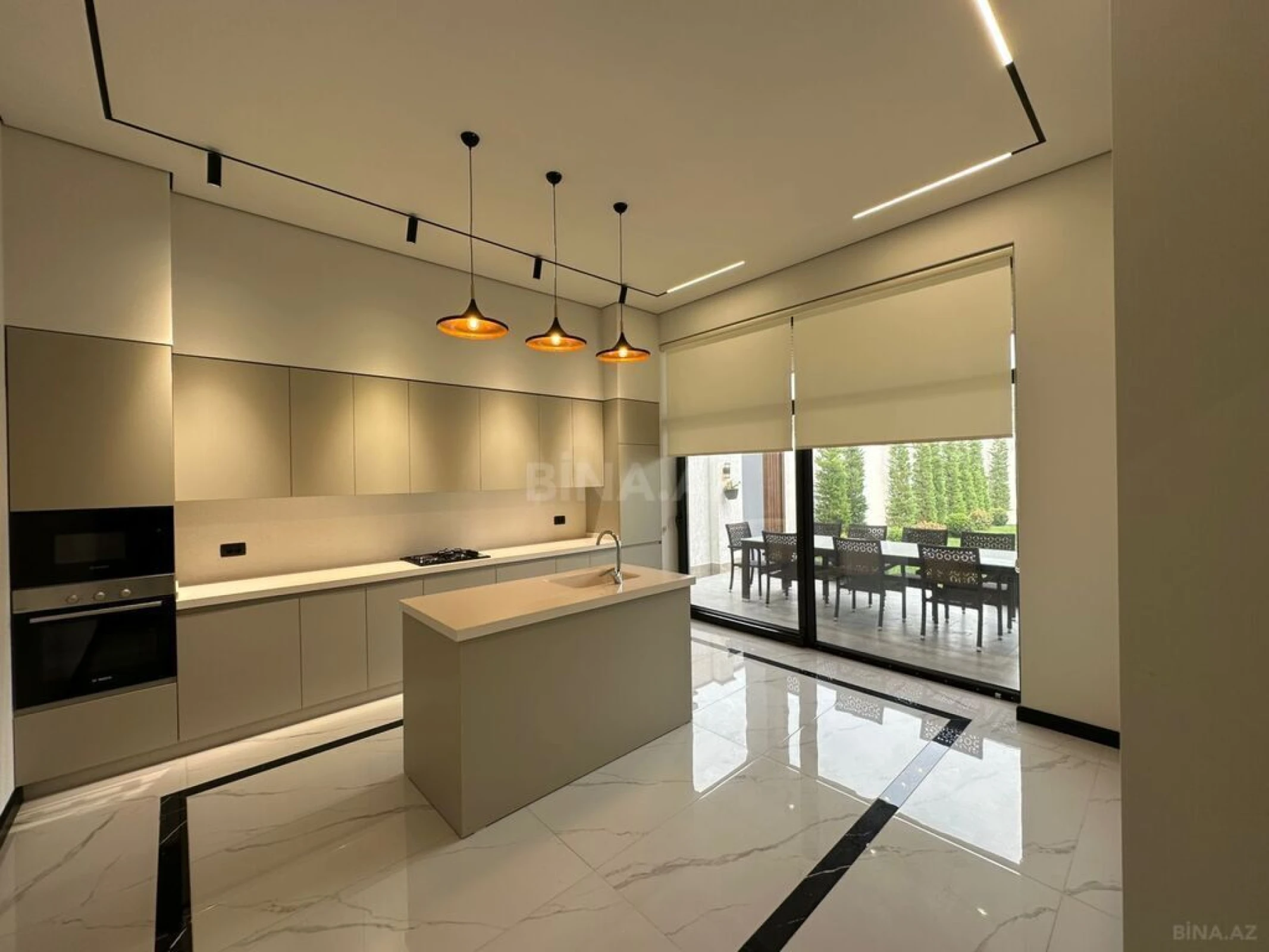 Satılır 5 otaqlı həyət evi 230 m²