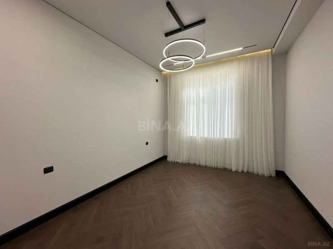 Satılır 5 otaqlı həyət evi 230 m²