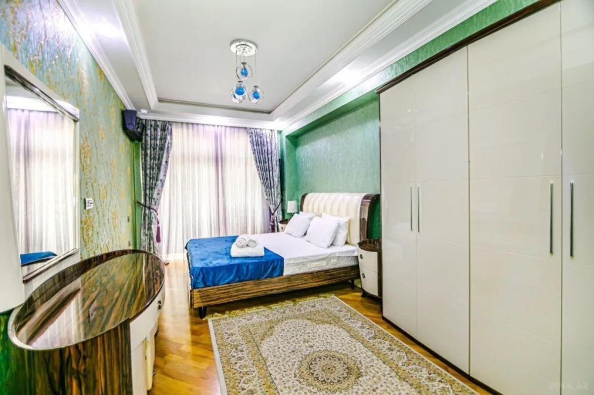 Kirayə verilir 4 otaqlı mənzil 220 m²