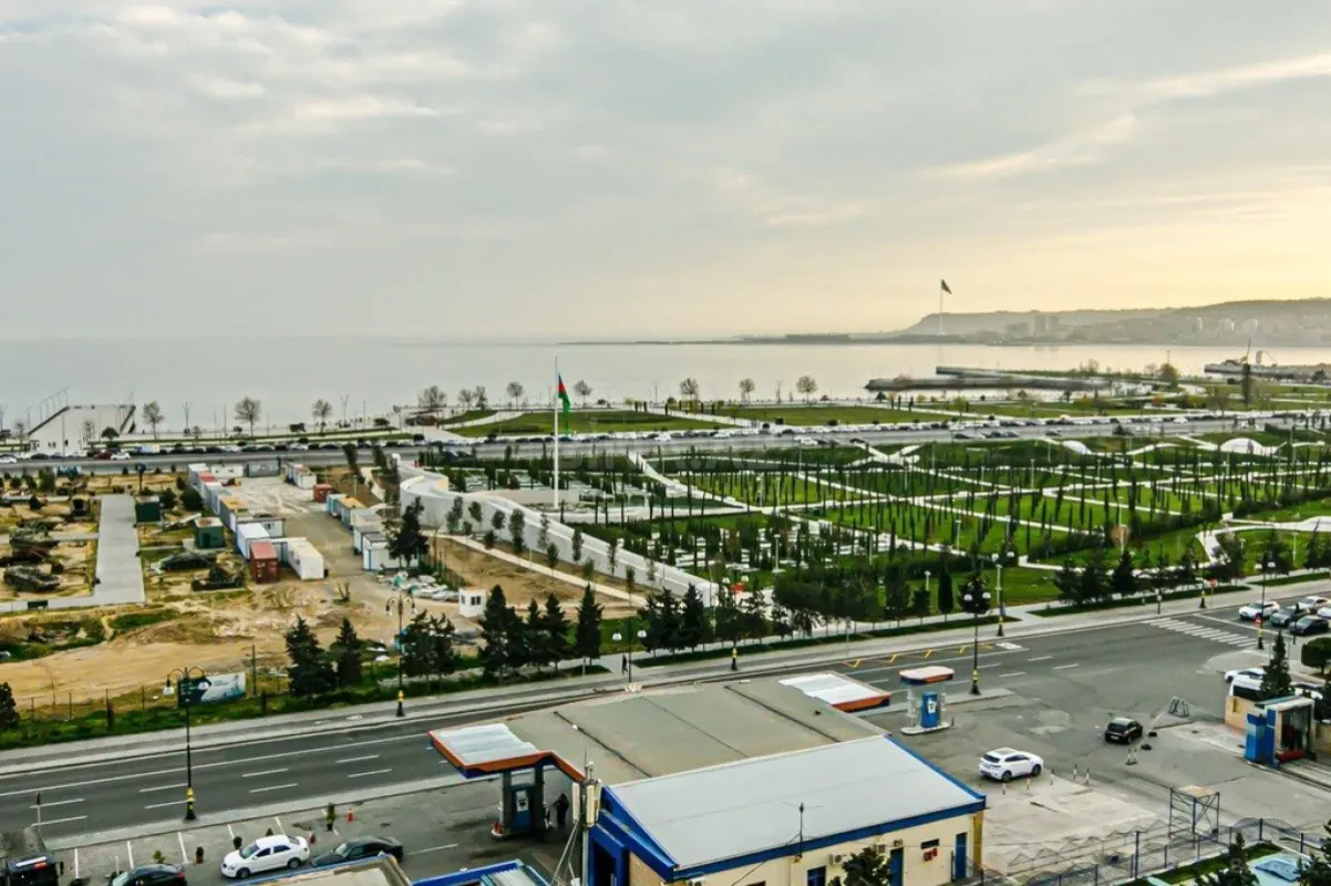 Kirayə verilir 4 otaqlı mənzil 220 m²