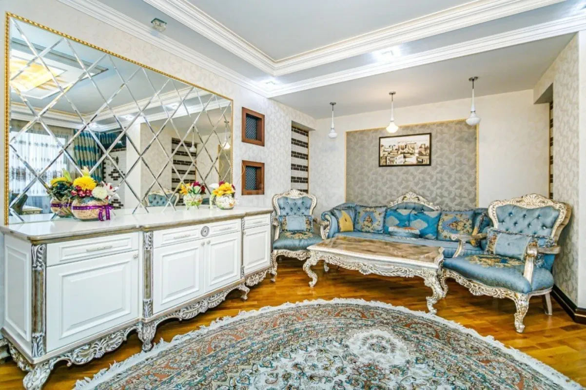 Kirayə verilir 4 otaqlı mənzil 220 m²
