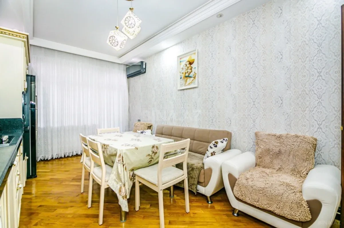 Kirayə verilir 4 otaqlı mənzil 220 m²