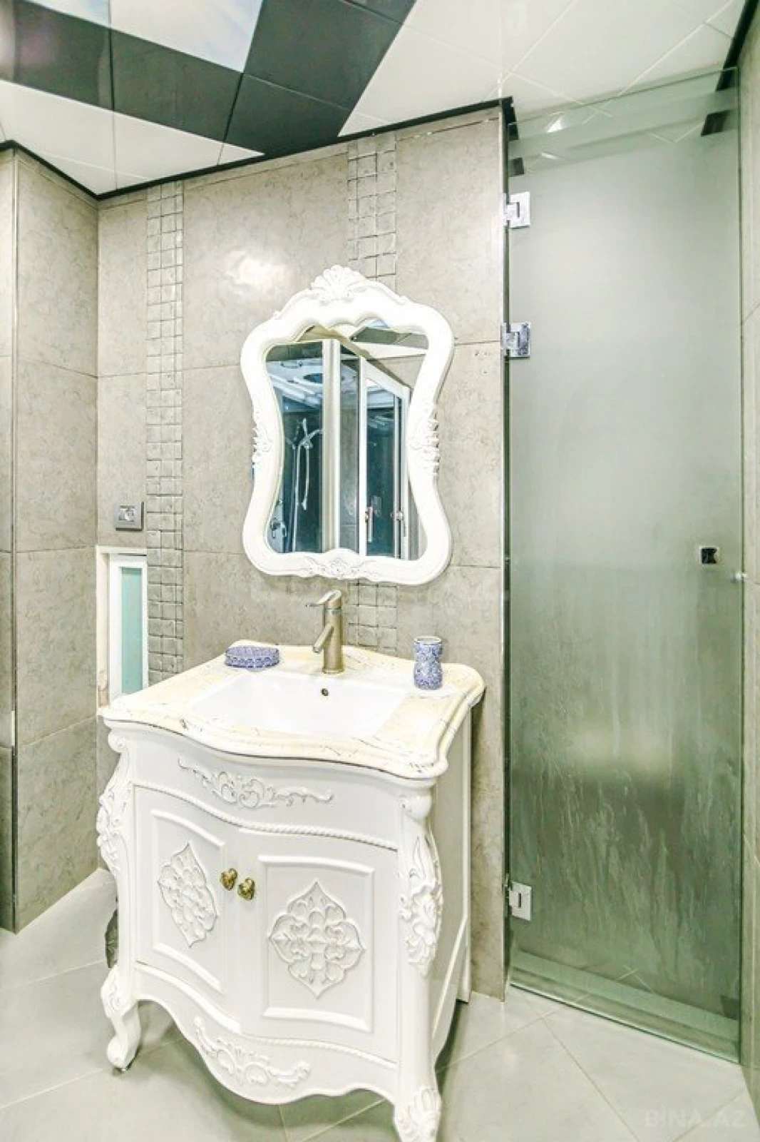 Kirayə verilir 4 otaqlı mənzil 220 m²